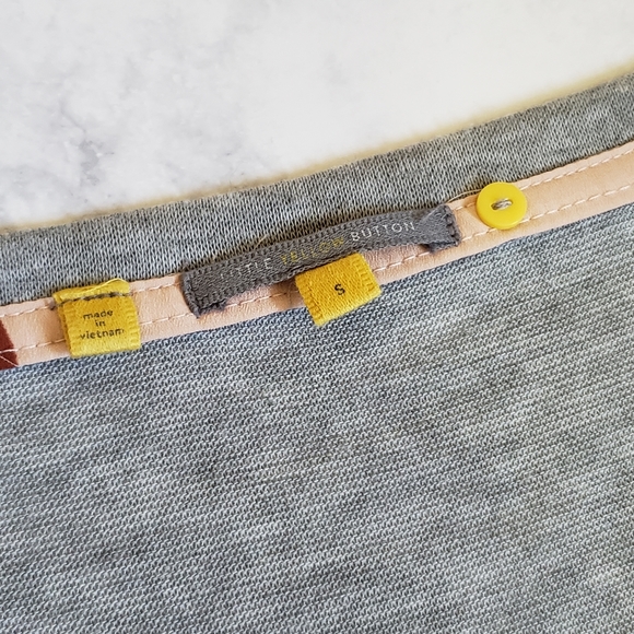 Anthropologie Layered Swing Top Little Yellow Button Gray Pink Small - Picture 4 of 8